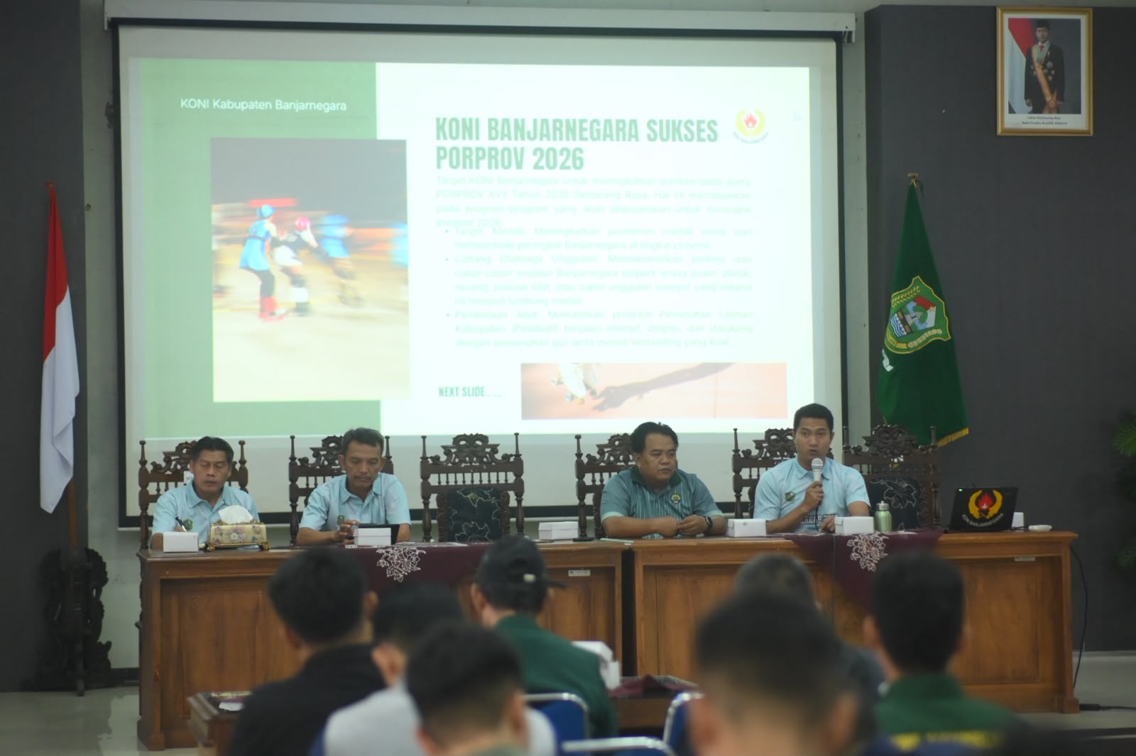 Ketua KONI Banjarnegara dalam rakor bersama pengkab dan pelatih