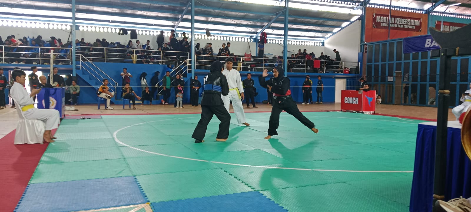 Peserta POPDA cabang pencak silat