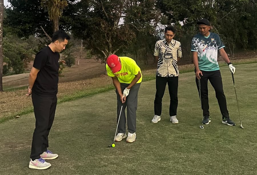Pengurus KONI Banjarnegara saat melakukan monitoring di cabang Golf