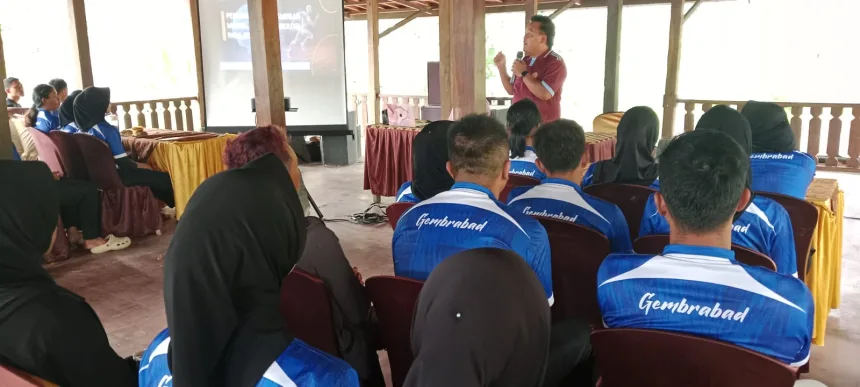 Ketua KONI Banjarnegara Nurohman Ahong saat memberikan pengarahan dalam pembinaan Pstikolog bagi atlet Porprov