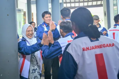 Bupati dan wakil bupati Banjarnegara menyambut kedatangan atlet Banjarnegara yang telah berjuang di Porprov Jateng 2026