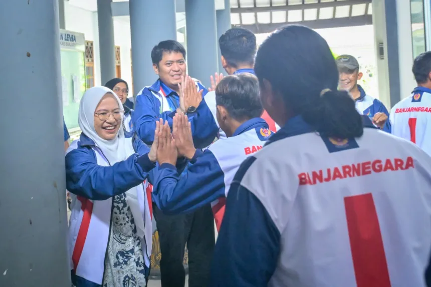 Bupati dan wakil bupati Banjarnegara menyambut kedatangan atlet Banjarnegara yang telah berjuang di Porprov Jateng 2026